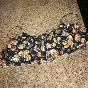 🧾 Adorable bikini top☑️